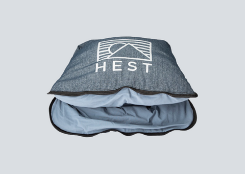 HEST PILLOW